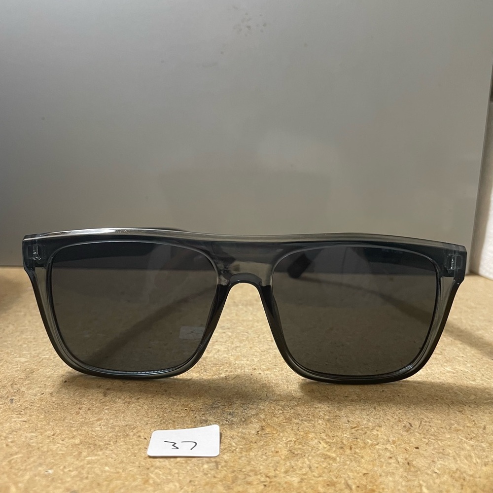 Black square frame unisex sunglasses